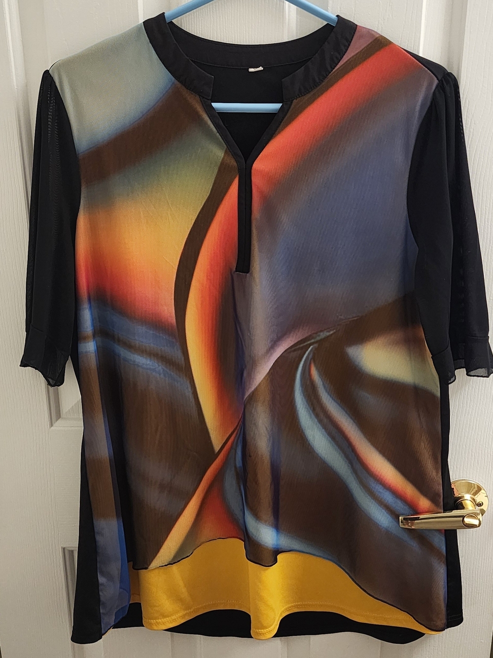 Women’s Abstract Print Short Sleeve Top in Black and Multicolor